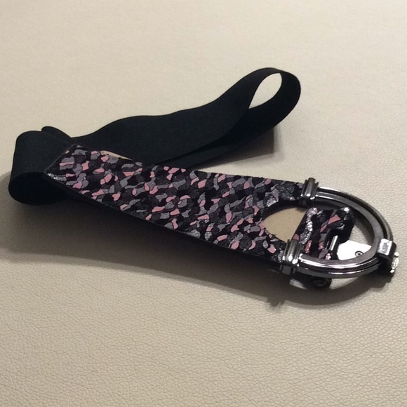 Leather silver buckle belt with elastic back. - Picture 4 of 7